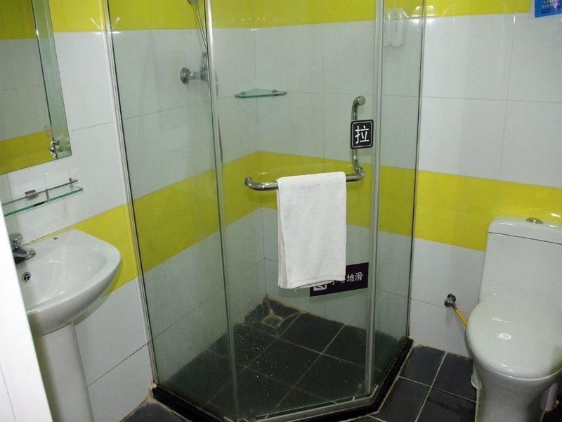 7 Days Inn Yangjiang Xinyue International Studio Εξωτερικό φωτογραφία